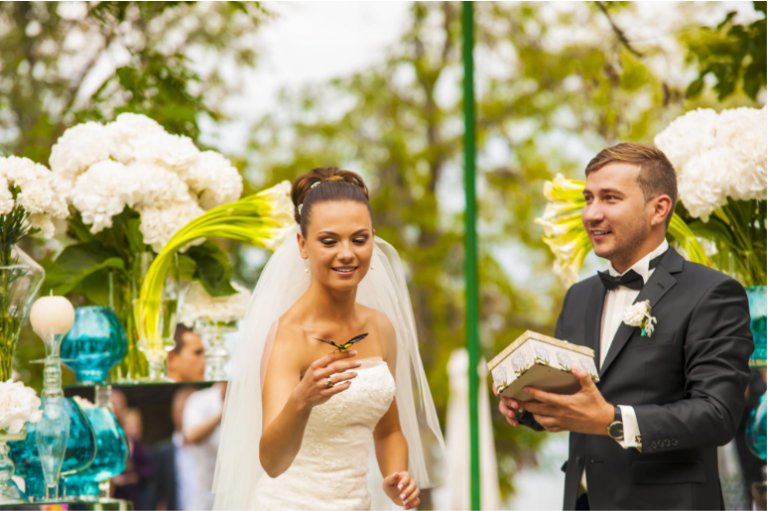 Keys to Furnishing an Outdoor Wedding: Creating a Beautiful and Functional Celebration